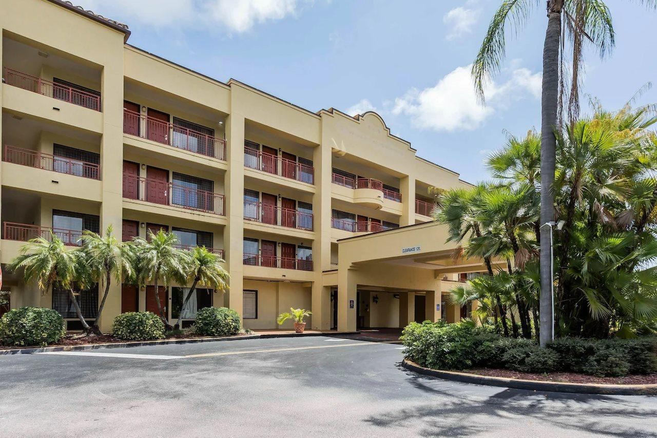 Boca Suites Deerfield Beach; Surestay Collection By BW Bagian luar foto